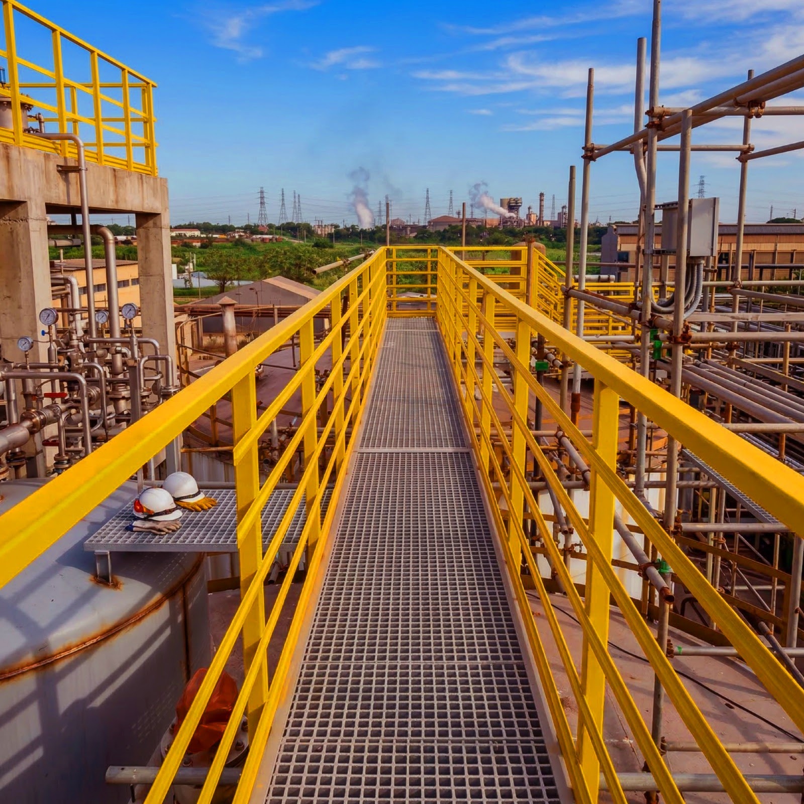 Grades de piso em ambiente industrial